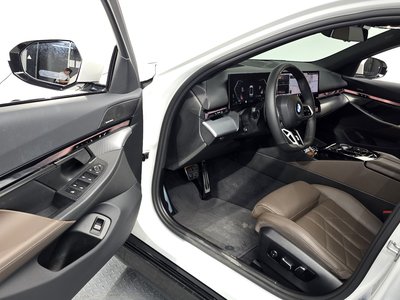 2024 BMW 5 SERIES — миниатюра 13