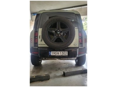 LAND ROVER DEFENDER - 2