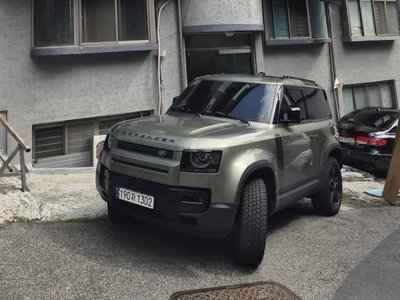 LAND ROVER DEFENDER - 4