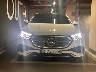 MERCEDES-BENZ E-CLASS - 1