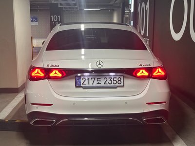 MERCEDES-BENZ E-CLASS - 2
