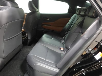 TOYOTA CROWN CROSSOVER - 7