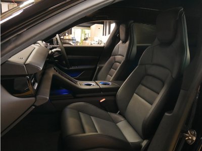صورة 13 لـ 2025 Porsche TAYCAN