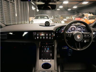 صورة 15 لـ 2025 Porsche TAYCAN