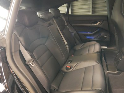 صورة 14 لـ 2025 Porsche TAYCAN