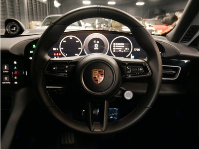 صورة 16 لـ 2025 Porsche TAYCAN