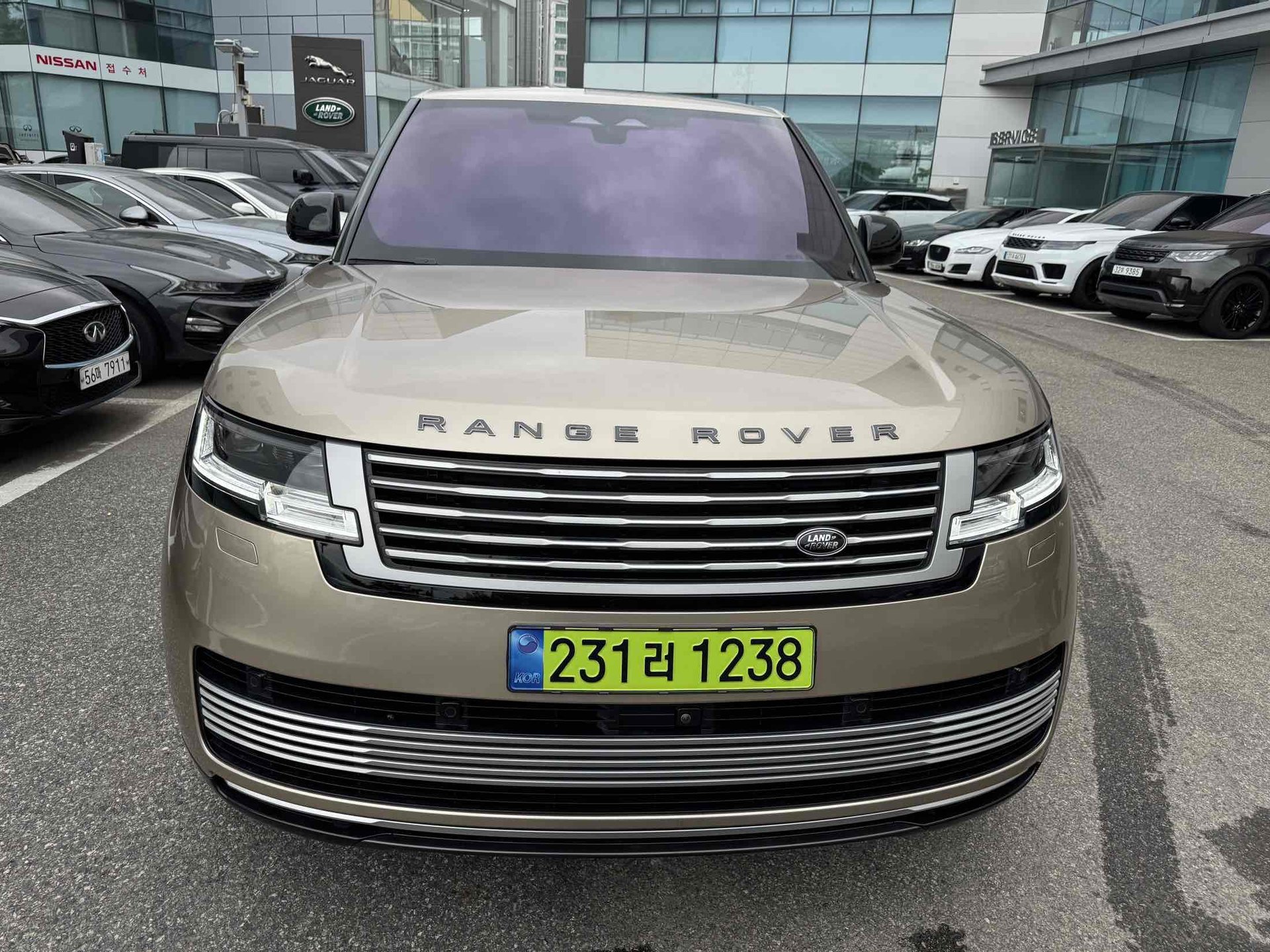 LAND ROVER RANGE ROVER - View 1