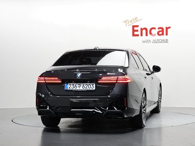 صورة 4 لـ 2025 BMW 5 SERIES