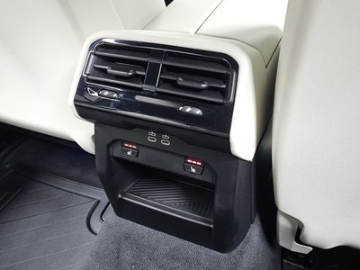 2025 BMW 5 SERIES — миниатюра 31