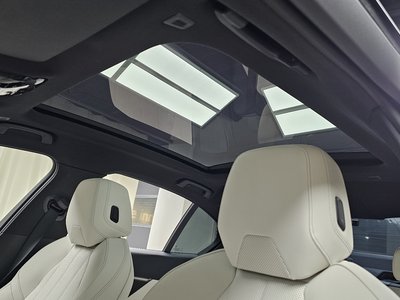 2025 BMW 5 SERIES — миниатюра 21