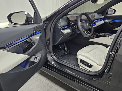 2025 BMW 5 SERIES — миниатюра 13