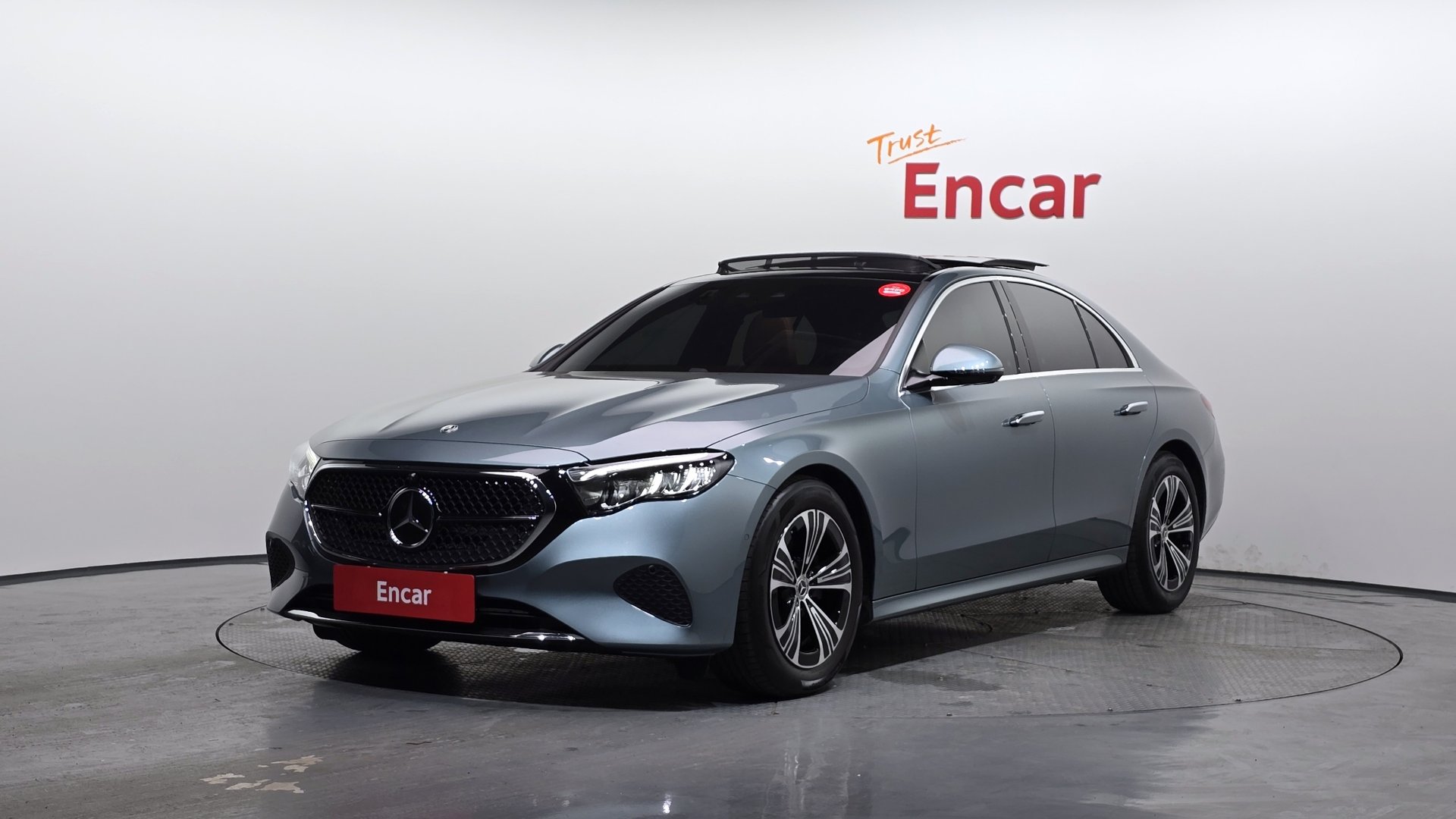 MERCEDES-BENZ E-CLASS - View 1