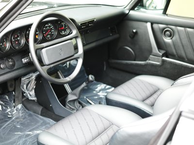 PORSCHE 911 - 8