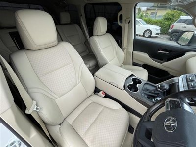 2023 Toyota LAND CRUISER 300 — миниатюра 11