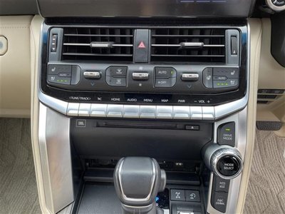 2023 Toyota LAND CRUISER 300 — миниатюра 30