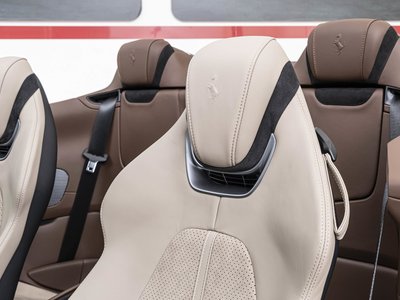 FERRARI ROMA SPIDER - 3