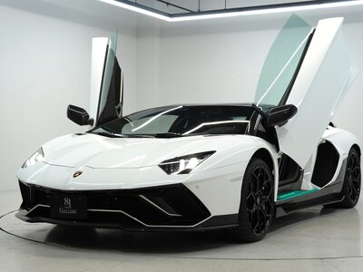 LAMBORGHINI AVENTADOR