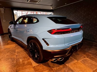 LAMBORGHINI URUS - 9