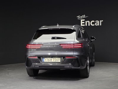 صورة 4 لـ 2021 Genesis GV70