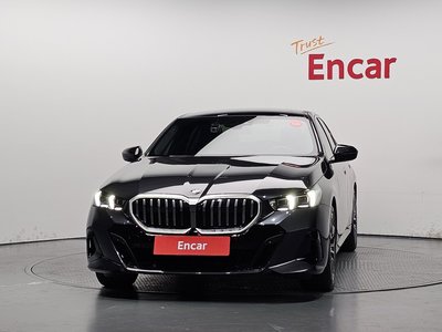 2025 BMW 5 SERIES — фото 2