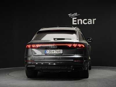 AUDI Q8 - 3