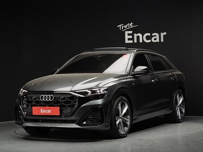 AUDI Q8 - 1
