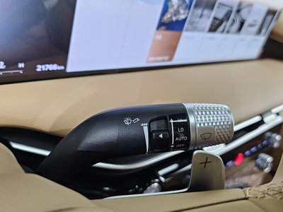 2025 Genesis G80 (RG3) thumbnail 28