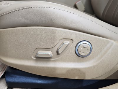 2025 Genesis G80 (RG3) thumbnail 31