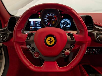 FERRARI 458 ITALIA 2011 thumbnail 27