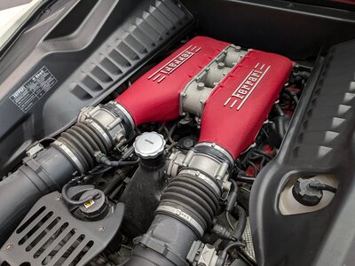 FERRARI 458 ITALIA 2011 thumbnail 37