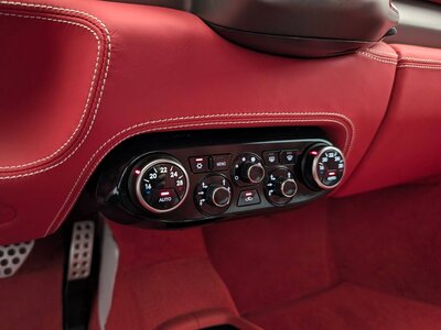 FERRARI 458 ITALIA 2011 thumbnail 34