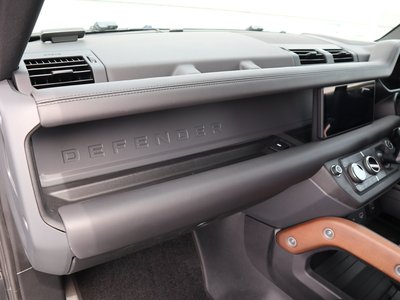 LAND ROVER DEFENDER - 10