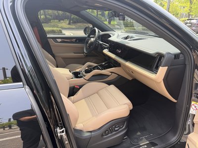 صورة 7 لـ 2025 Porsche CAYENNE