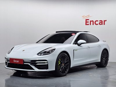 PORSCHE PANAMERA - 1