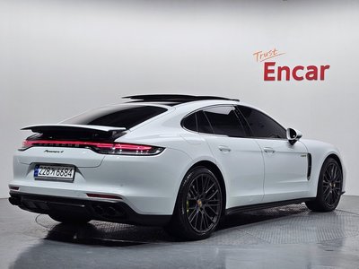 PORSCHE PANAMERA - 3