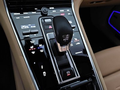 PORSCHE PANAMERA - 9