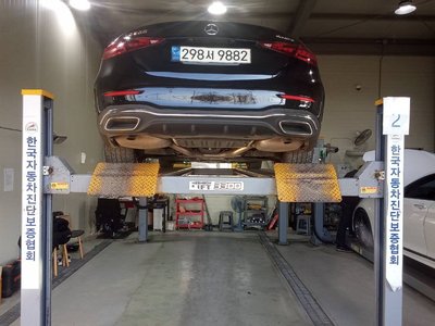 MERCEDES-BENZ C-CLASS - 3