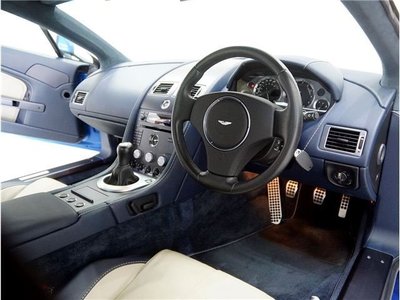 ASTON MARTIN V8 VANTAGE - 3