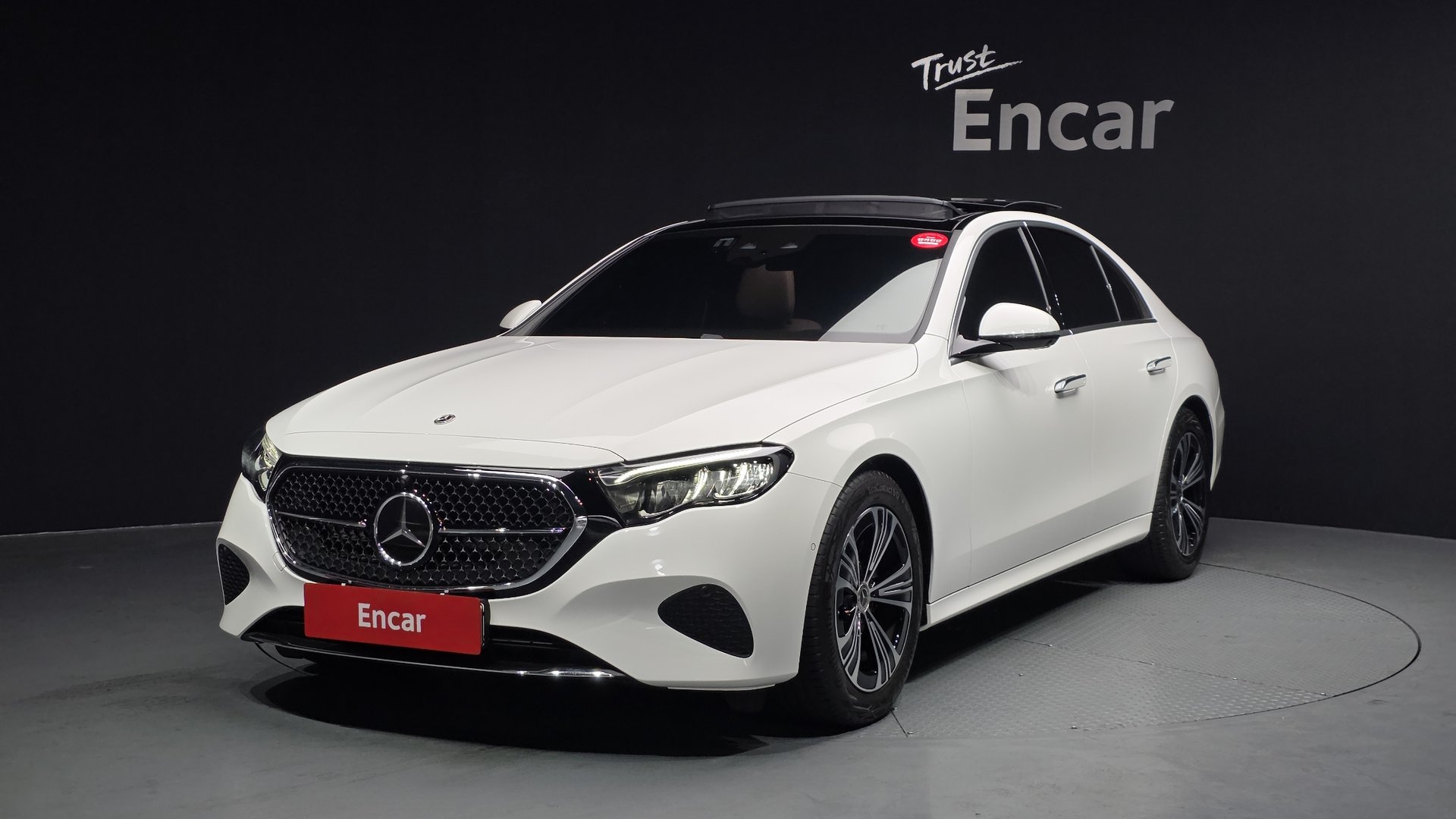 MERCEDES-BENZ E-CLASS - View 1