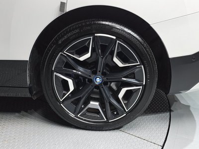 صورة 8 لـ 2023 BMW IX