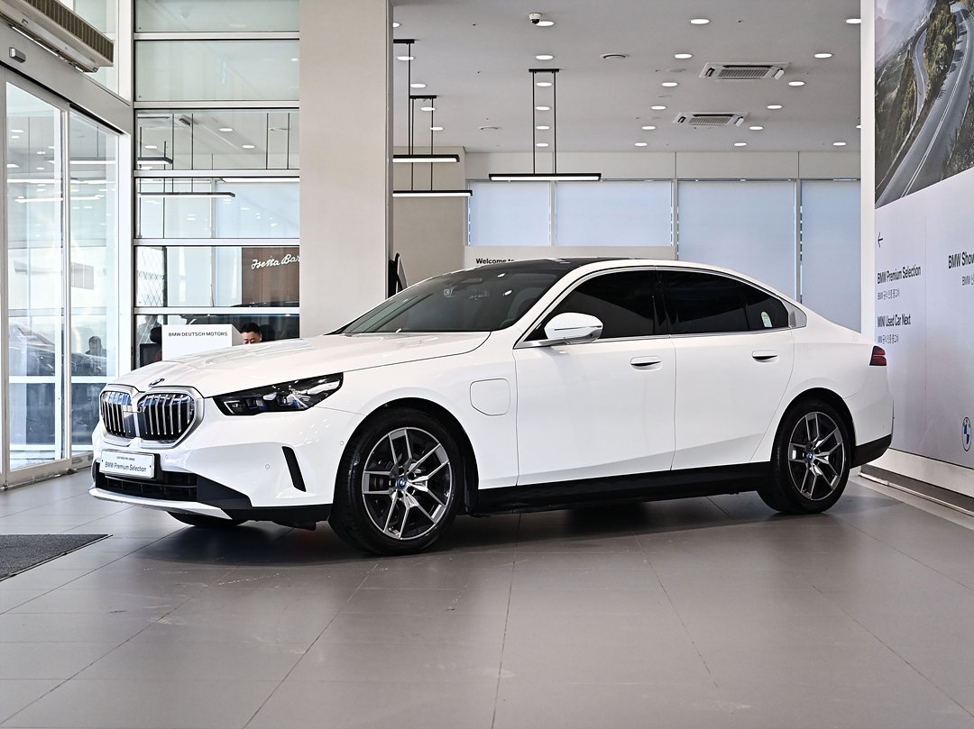 BMW 5 SERIES - View 1