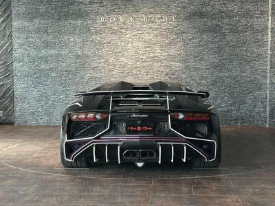 LAMBORGHINI AVENTADOR - 8