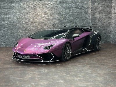 LAMBORGHINI AVENTADOR - 1