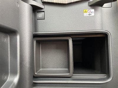 TOYOTA LAND CRUISER 300 - 7