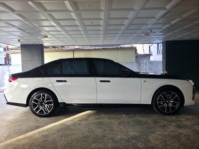 BMW 7 SERIES - 2