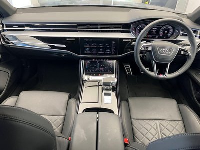 AUDI A8 - 6