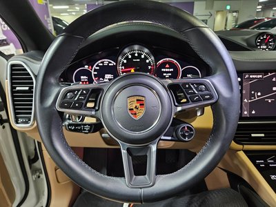 صورة 8 لـ 2022 Porsche CAYENNE