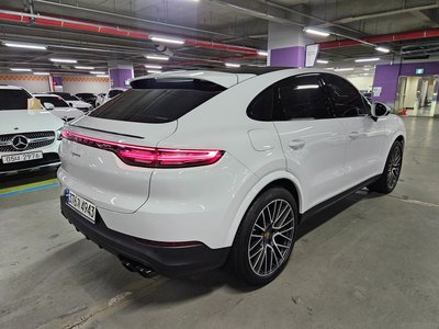 صورة 2 لـ 2022 Porsche CAYENNE