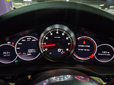 صورة 9 لـ 2022 Porsche CAYENNE