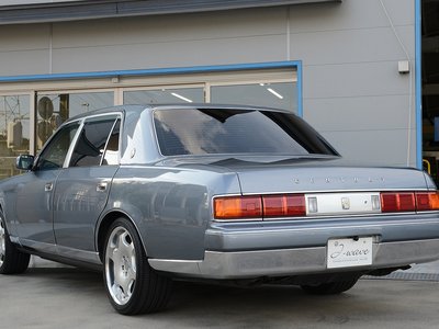 TOYOTA CENTURY - 2